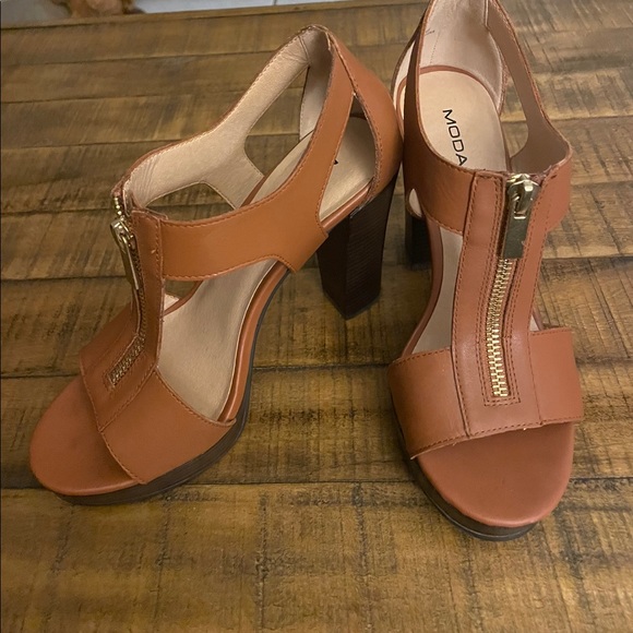 Moda Spana Leather Heels